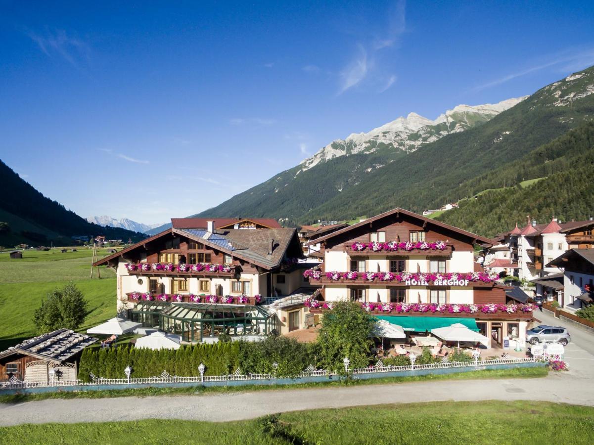 Hotel Berghof Neustift im Stubaital Bagian luar foto