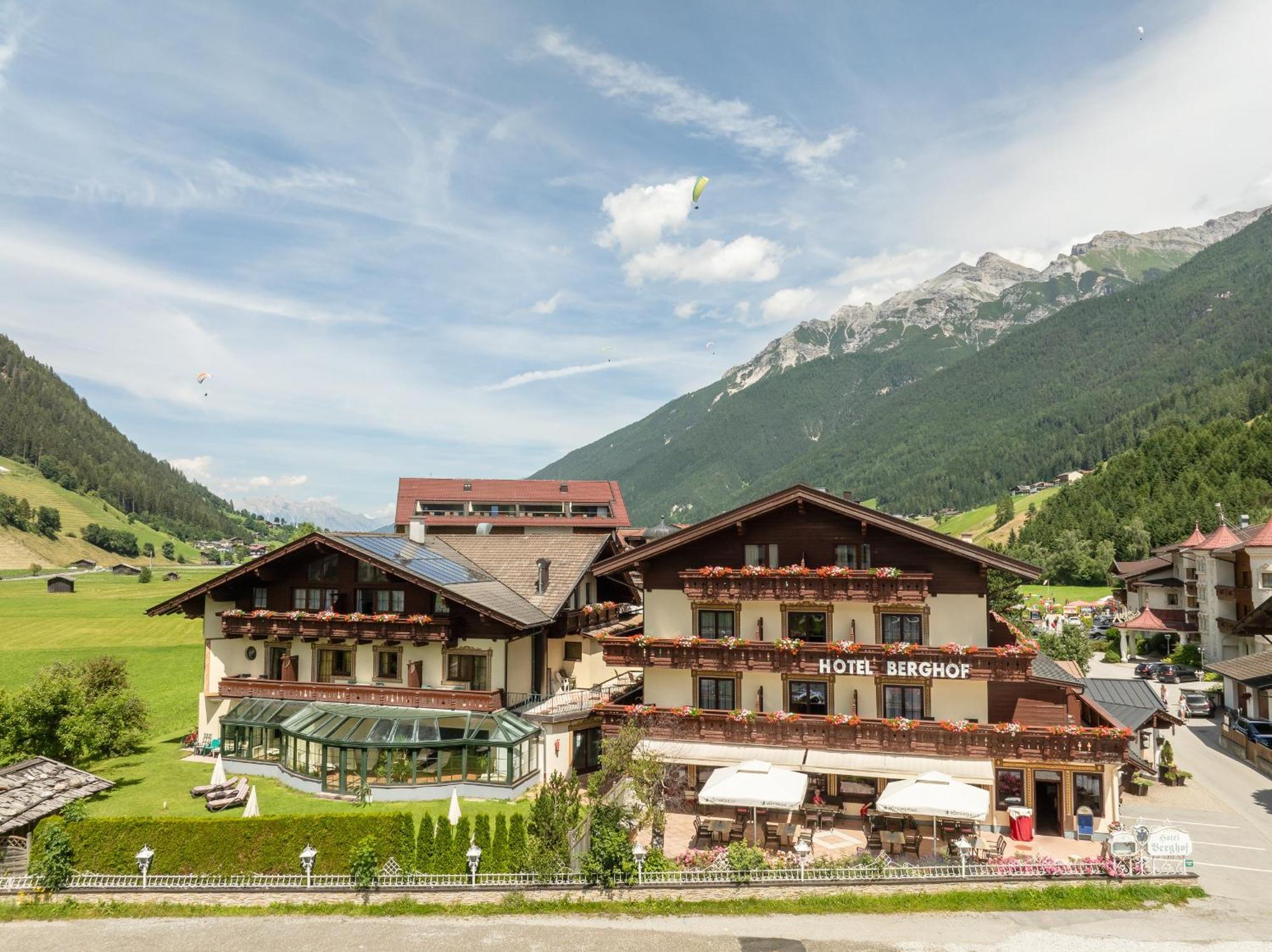 Hotel Berghof Neustift im Stubaital Bagian luar foto