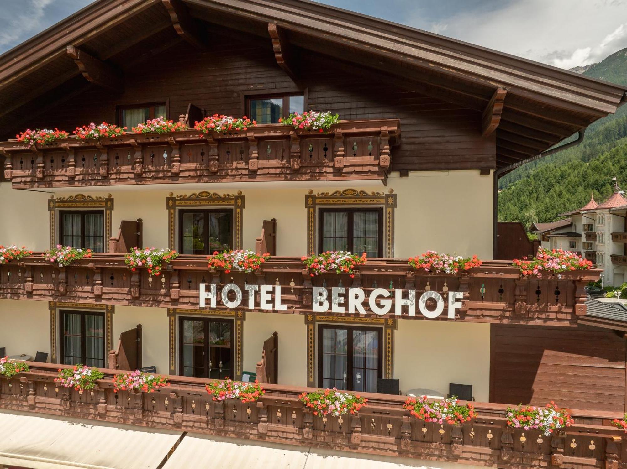 Hotel Berghof Neustift im Stubaital Bagian luar foto