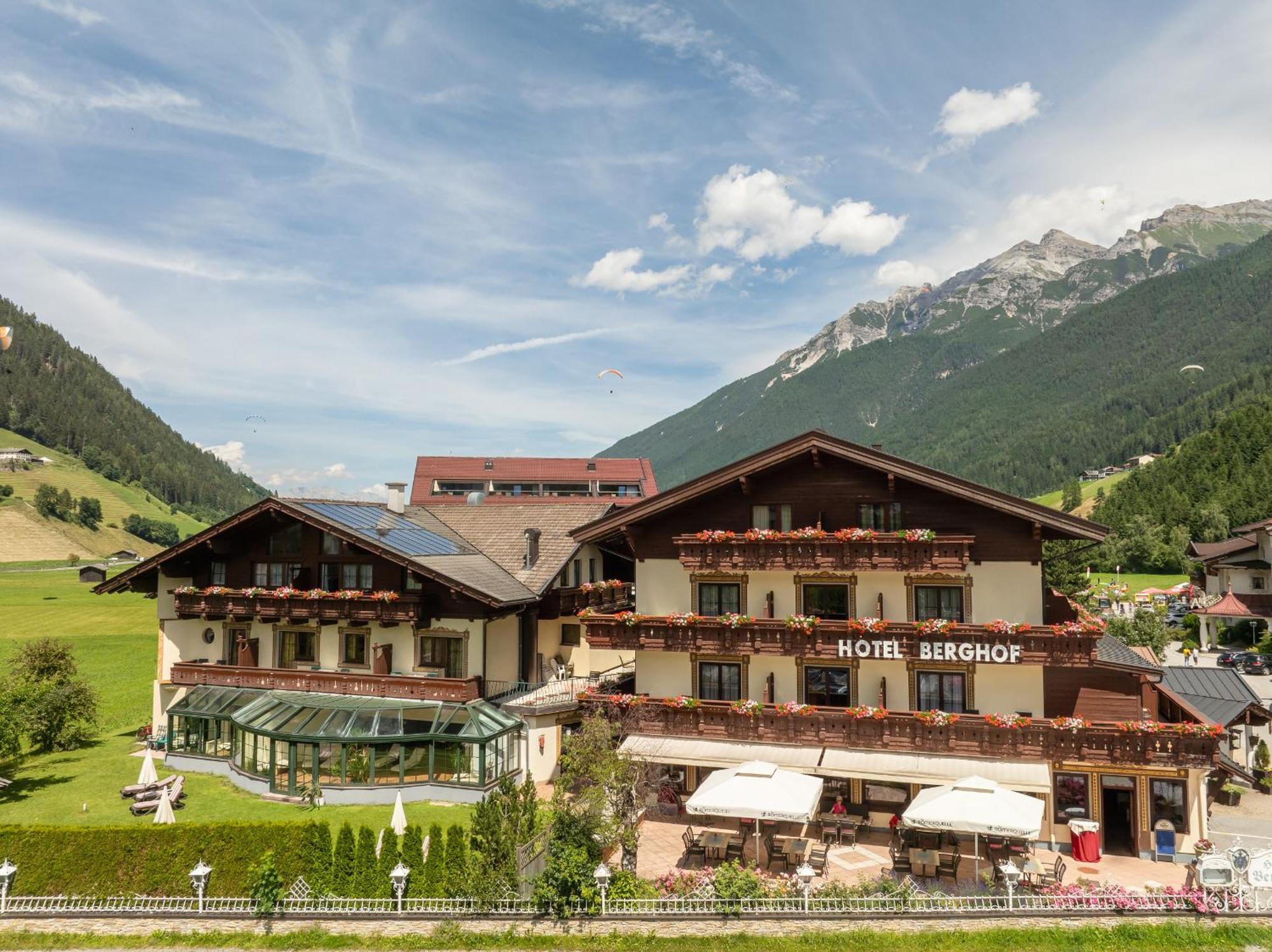 Hotel Berghof Neustift im Stubaital Bagian luar foto