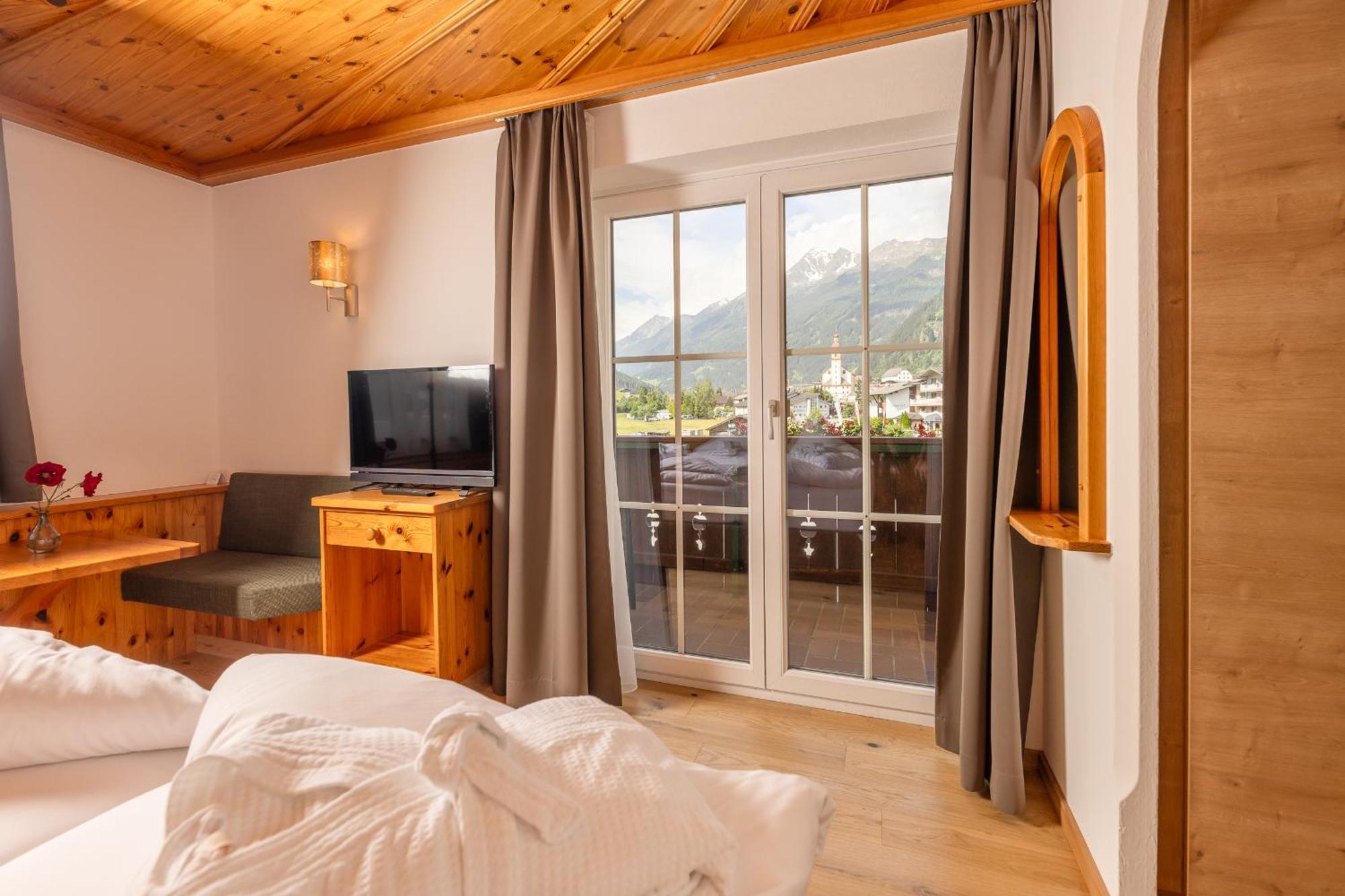 Hotel Berghof Neustift im Stubaital Bagian luar foto