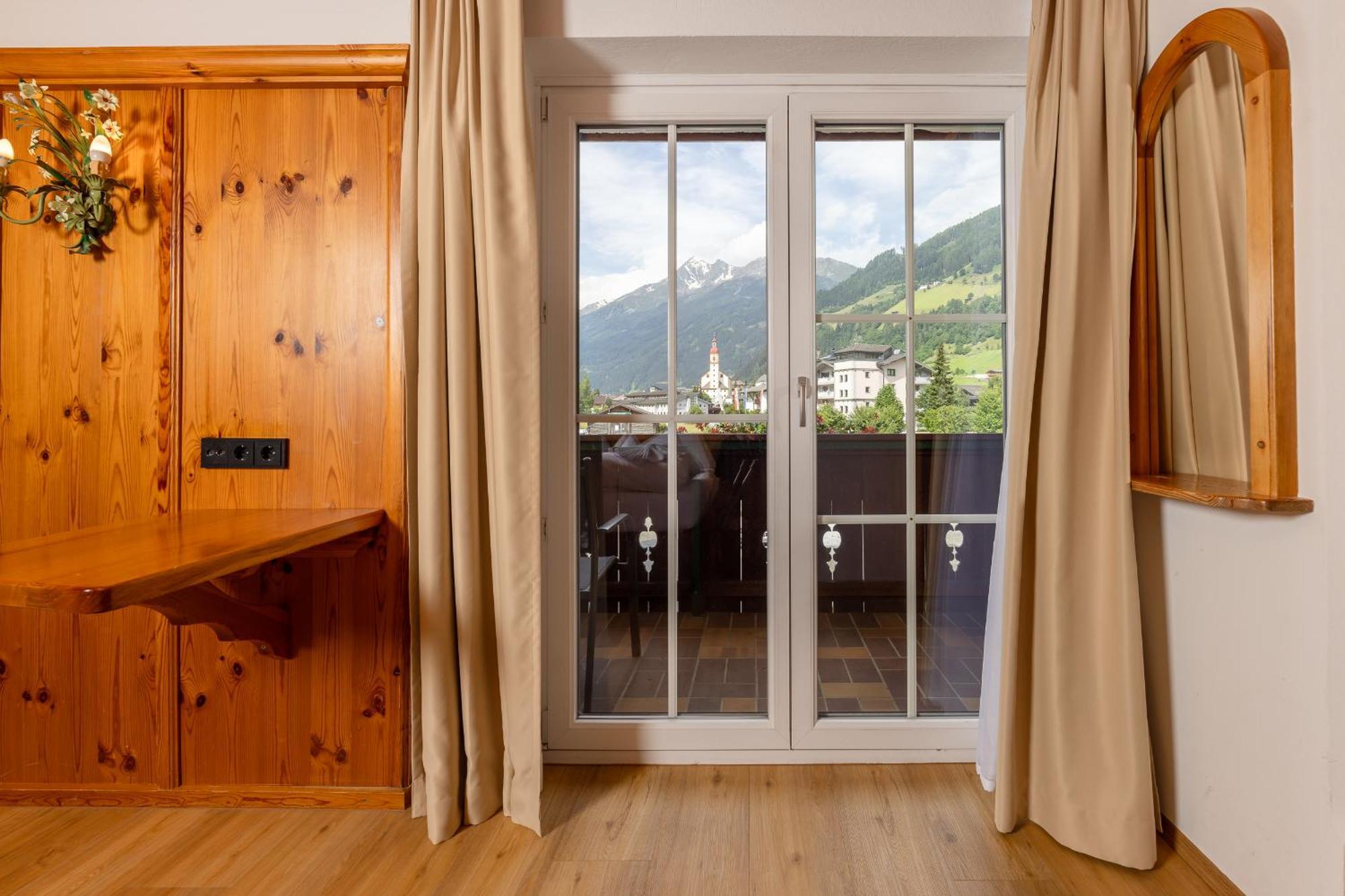 Hotel Berghof Neustift im Stubaital Bagian luar foto