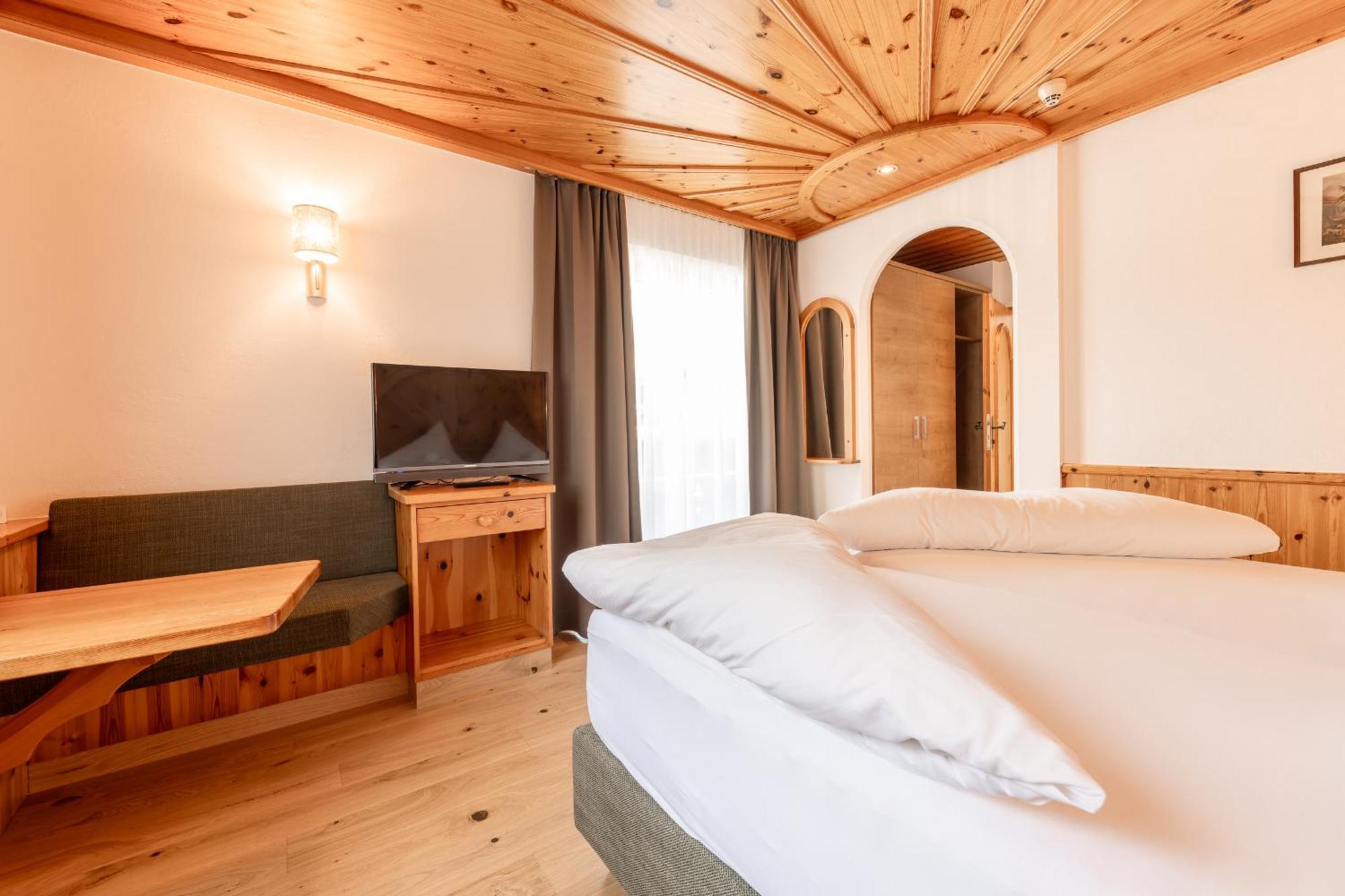 Hotel Berghof Neustift im Stubaital Bagian luar foto